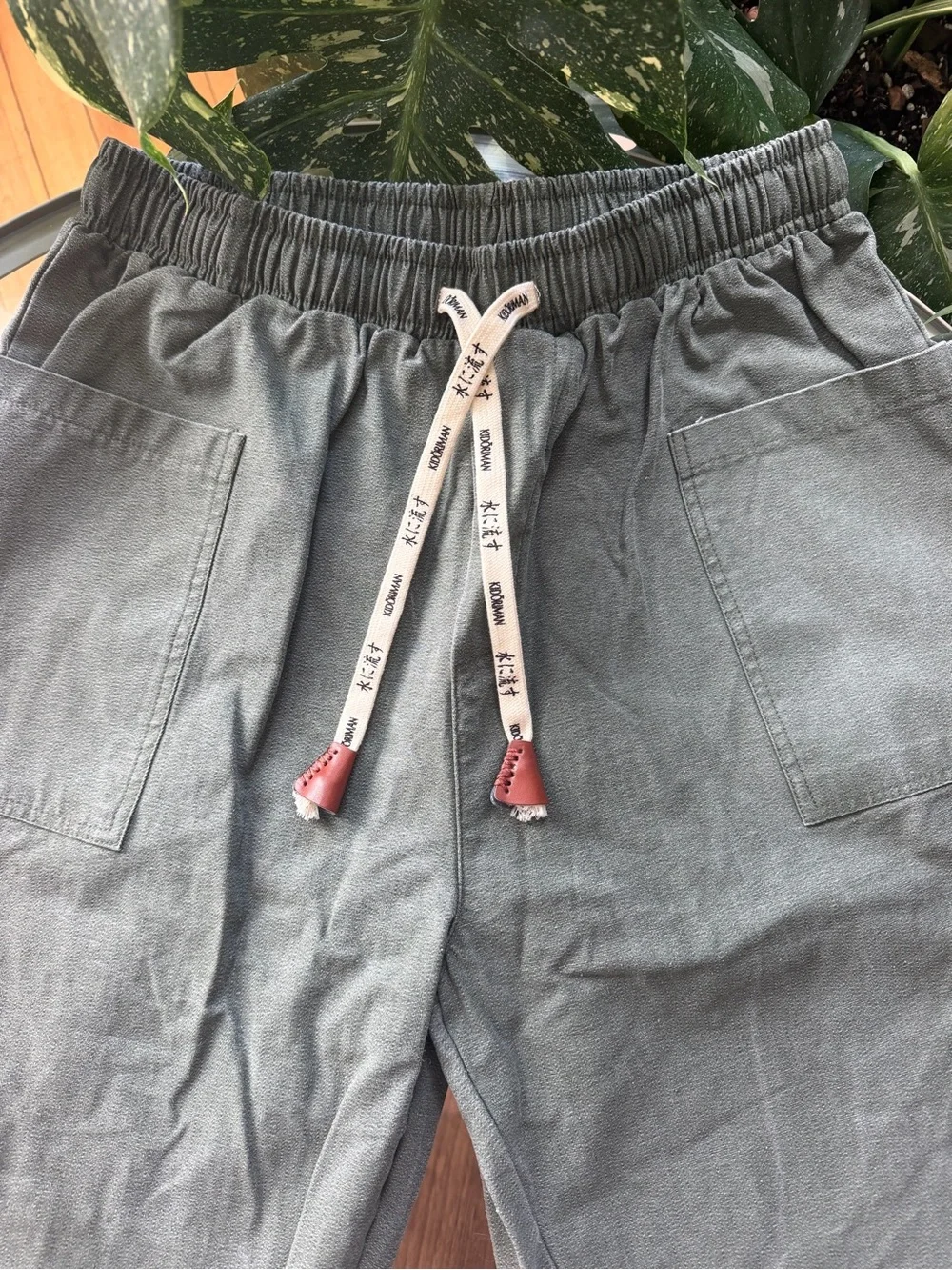 Relaxed Corduroy Drawstring Pants in Olive Green